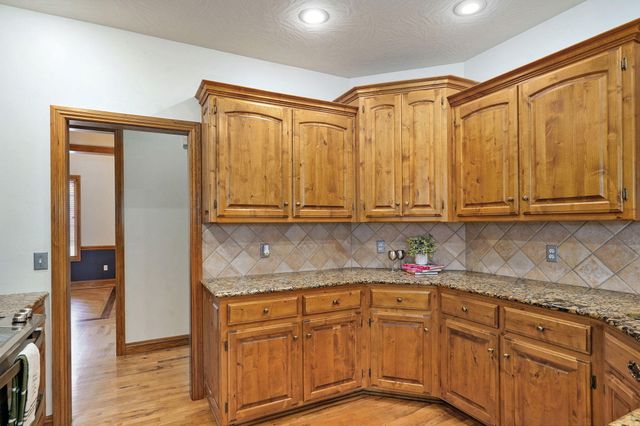 5252 S Holland Avenue, Springfield, MO 65810