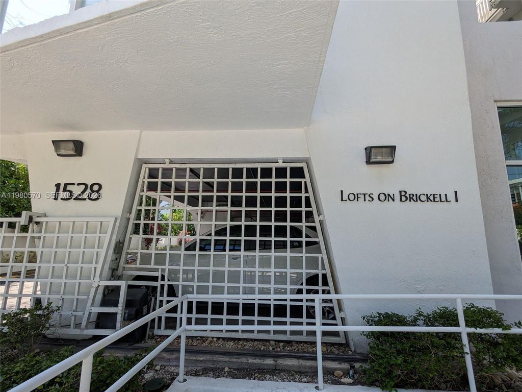 1528 Brickell Ave 104, Miami, FL 33129
