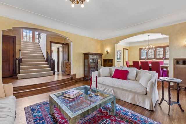 401 W Minnehaha Parkway, Minneapolis, MN 55419