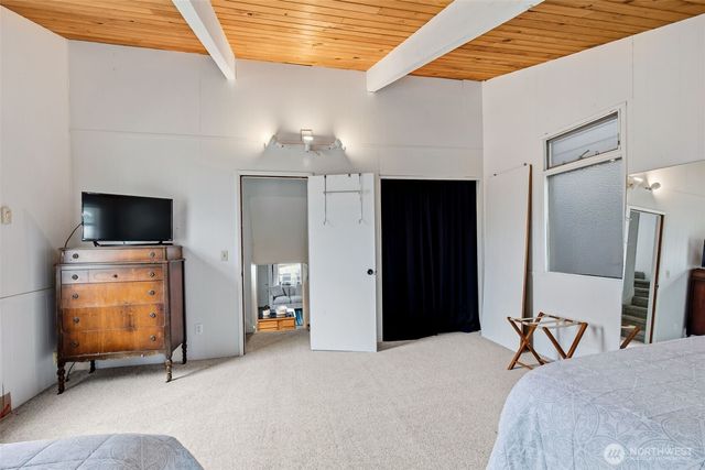 872 Juniper Pointe Lane, Camano Island, WA 98282