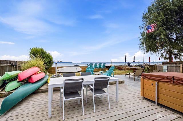 872 Juniper Pointe Lane, Camano Island, WA 98282