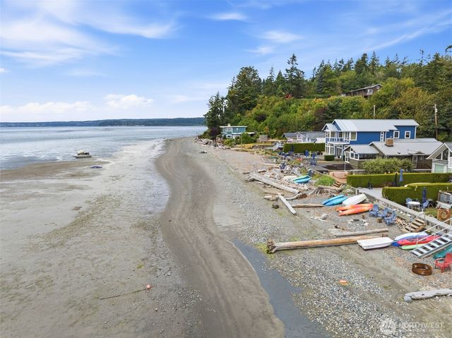 872 Juniper Pointe Lane, Camano Island, WA 98282