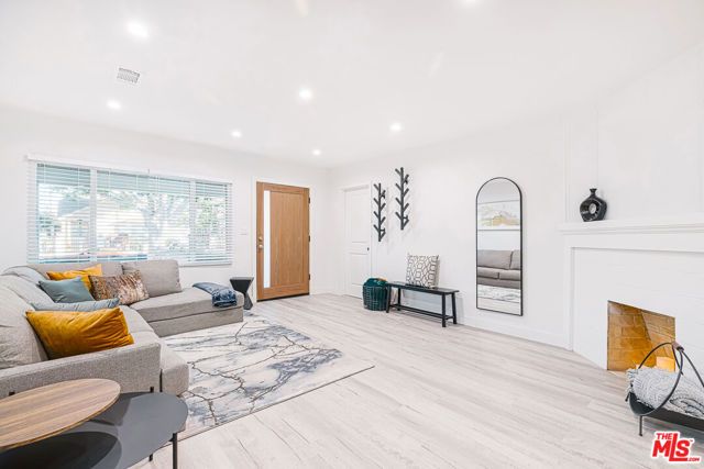 143 N Vendome Street, Los Angeles, CA 90026