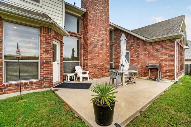 17 Tallwood Lane, Edgecliff Village, TX 76134