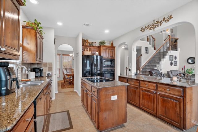 17 Tallwood Lane, Edgecliff Village, TX 76134