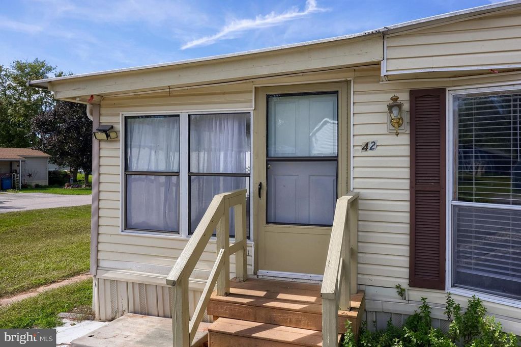 42 CHESAPEAKE EST, Thomasville, PA 17364