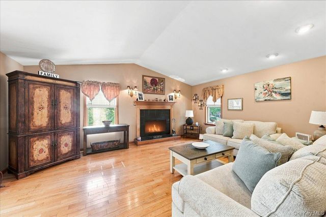 34 Fairfax Road, Fishkill, NY 12524