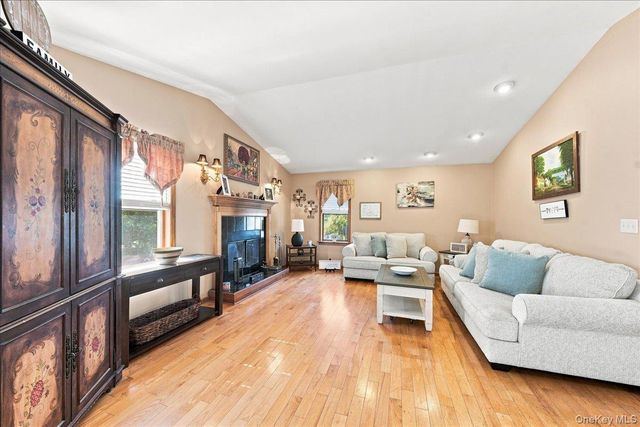 34 Fairfax Road, Fishkill, NY 12524