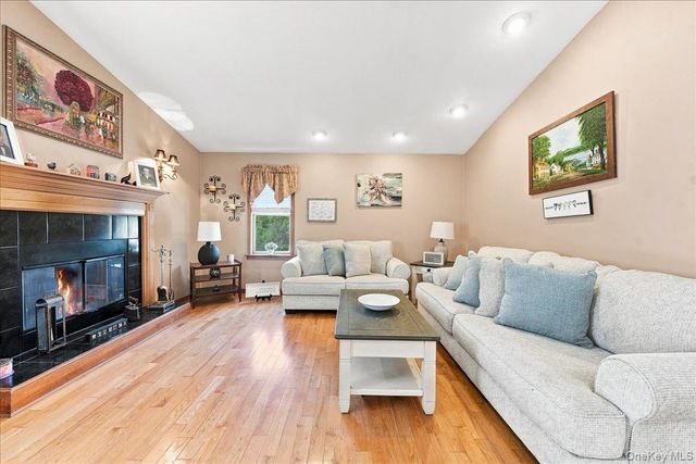 34 Fairfax Road, Fishkill, NY 12524