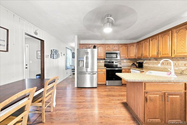 34 Fairfax Road, Fishkill, NY 12524