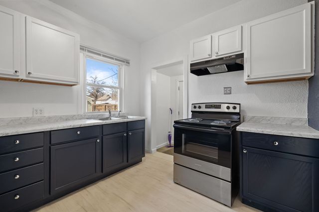 2216 Logan Avenue, Des Moines, IA 50317