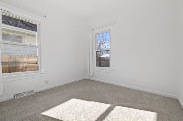 2216 Logan Avenue, Des Moines, IA 50317