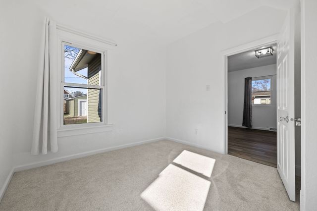 2216 Logan Avenue, Des Moines, IA 50317