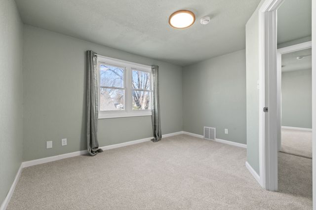 2216 Logan Avenue, Des Moines, IA 50317