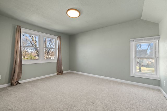 2216 Logan Avenue, Des Moines, IA 50317