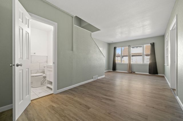 2216 Logan Avenue, Des Moines, IA 50317