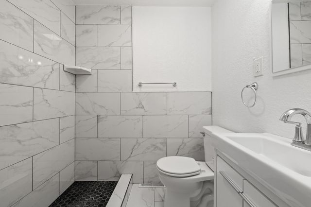 2216 Logan Avenue, Des Moines, IA 50317