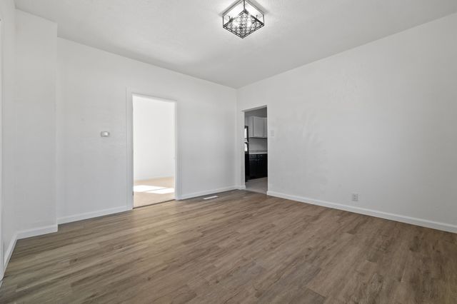 2216 Logan Avenue, Des Moines, IA 50317