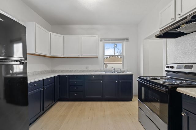 2216 Logan Avenue, Des Moines, IA 50317