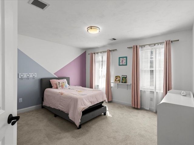 5 Greenbriar Lane, Bellingham, MA 02019