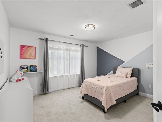 5 Greenbriar Lane, Bellingham, MA 02019