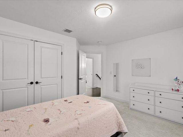 5 Greenbriar Lane, Bellingham, MA 02019