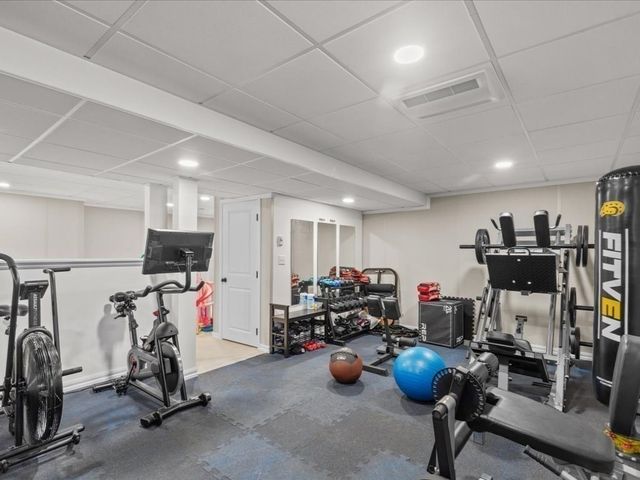 5 Greenbriar Lane, Bellingham, MA 02019