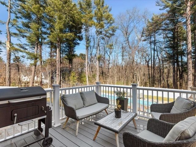 5 Greenbriar Lane, Bellingham, MA 02019