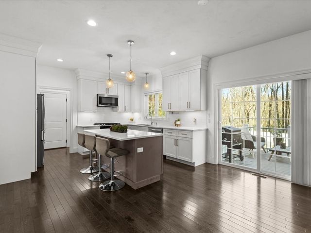 5 Greenbriar Lane, Bellingham, MA 02019