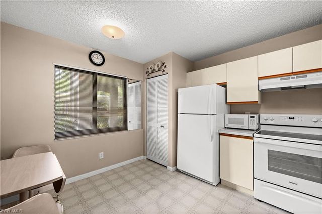 5784 Deauville CIR B103, Naples, FL 34112