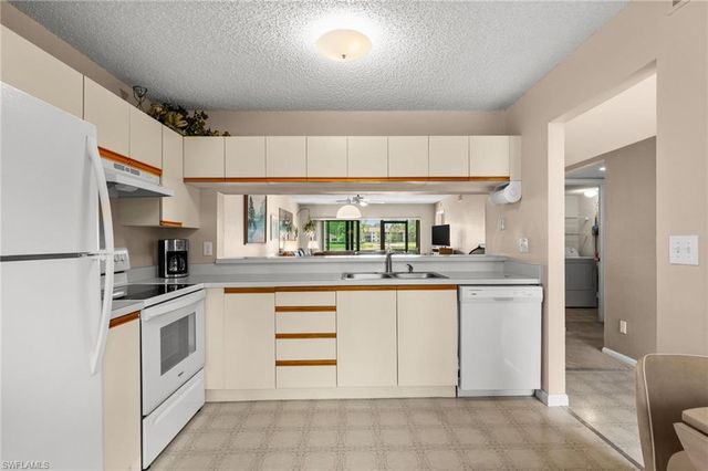 5784 Deauville CIR B103, Naples, FL 34112