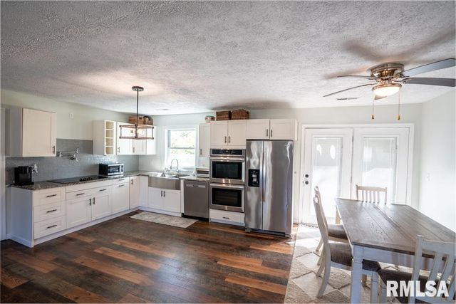 910 FAIRLANE Drive, Marion, IL 62959