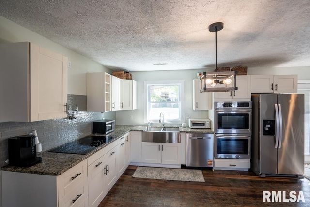 910 FAIRLANE Drive, Marion, IL 62959