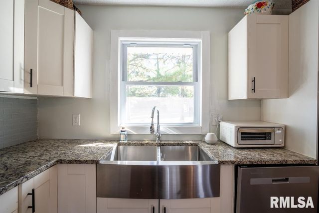 910 FAIRLANE Drive, Marion, IL 62959