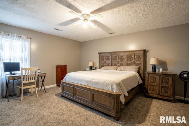 910 FAIRLANE Drive, Marion, IL 62959