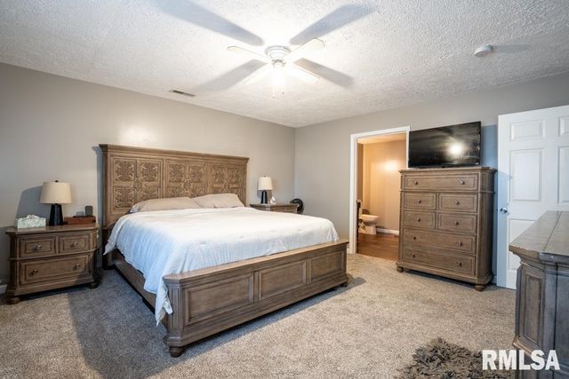 910 FAIRLANE Drive, Marion, IL 62959