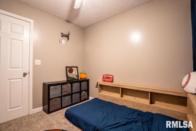 910 FAIRLANE Drive, Marion, IL 62959