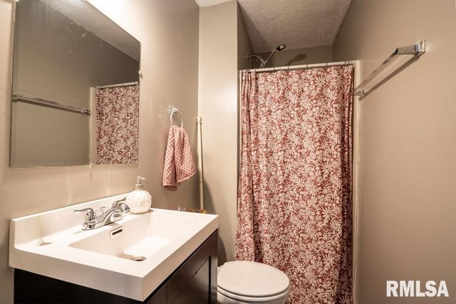 910 FAIRLANE Drive, Marion, IL 62959