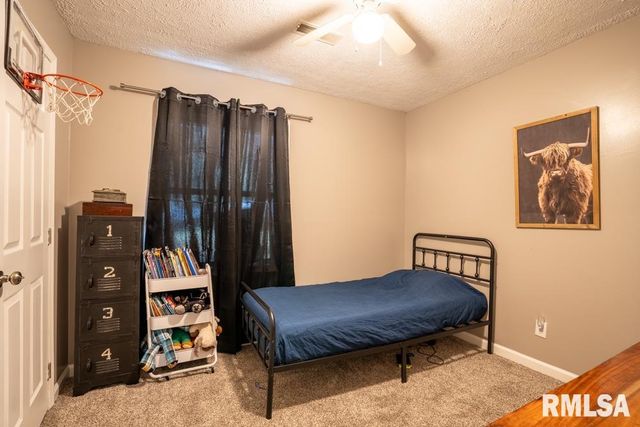 910 FAIRLANE Drive, Marion, IL 62959