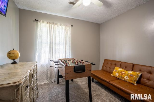 910 FAIRLANE Drive, Marion, IL 62959