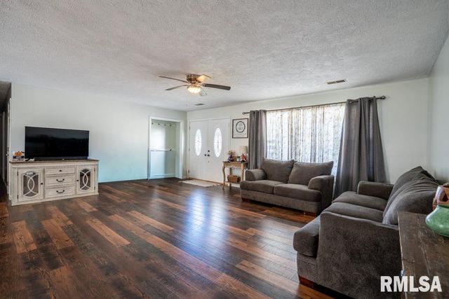 910 FAIRLANE Drive, Marion, IL 62959