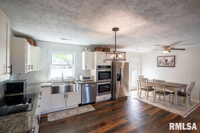 910 FAIRLANE Drive, Marion, IL 62959