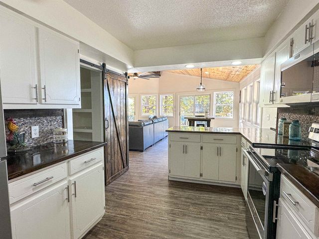 1506 E Emerald Cove Drive, Horseshoe Bend, AR 72512