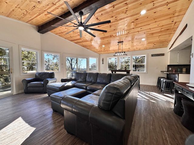 1506 E Emerald Cove Drive, Horseshoe Bend, AR 72512