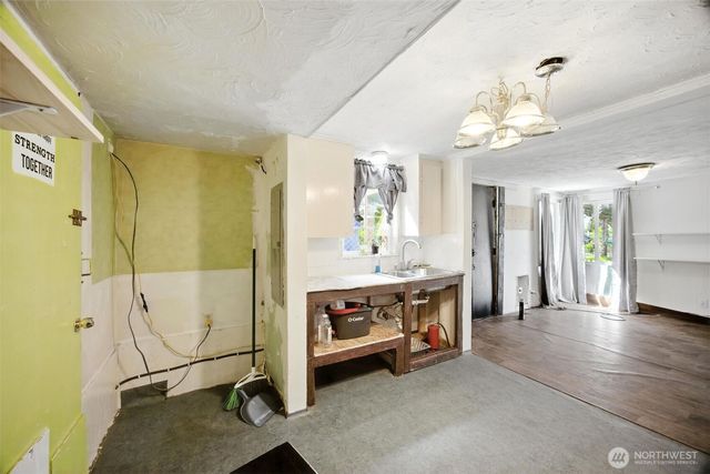 618 N 3rd Avenue, Kelso, WA 98626