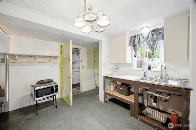 618 N 3rd Avenue, Kelso, WA 98626