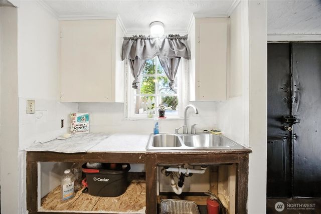 618 N 3rd Avenue, Kelso, WA 98626