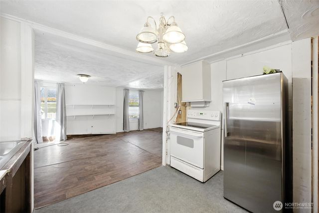 618 N 3rd Avenue, Kelso, WA 98626