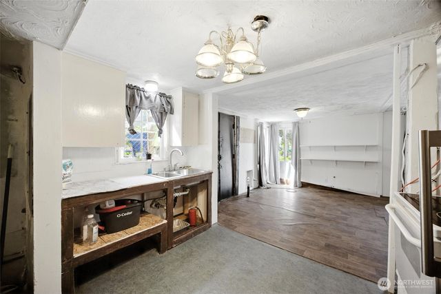 618 N 3rd Avenue, Kelso, WA 98626