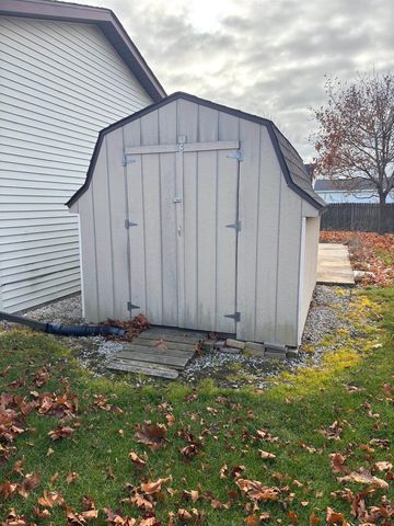 4045 N Center Road, Saginaw, MI 48604